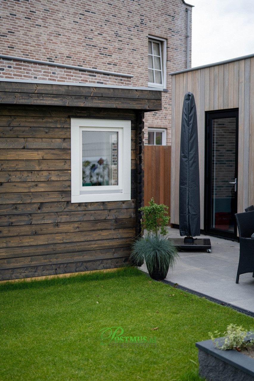 Fijn tuinhuis met plat dak
