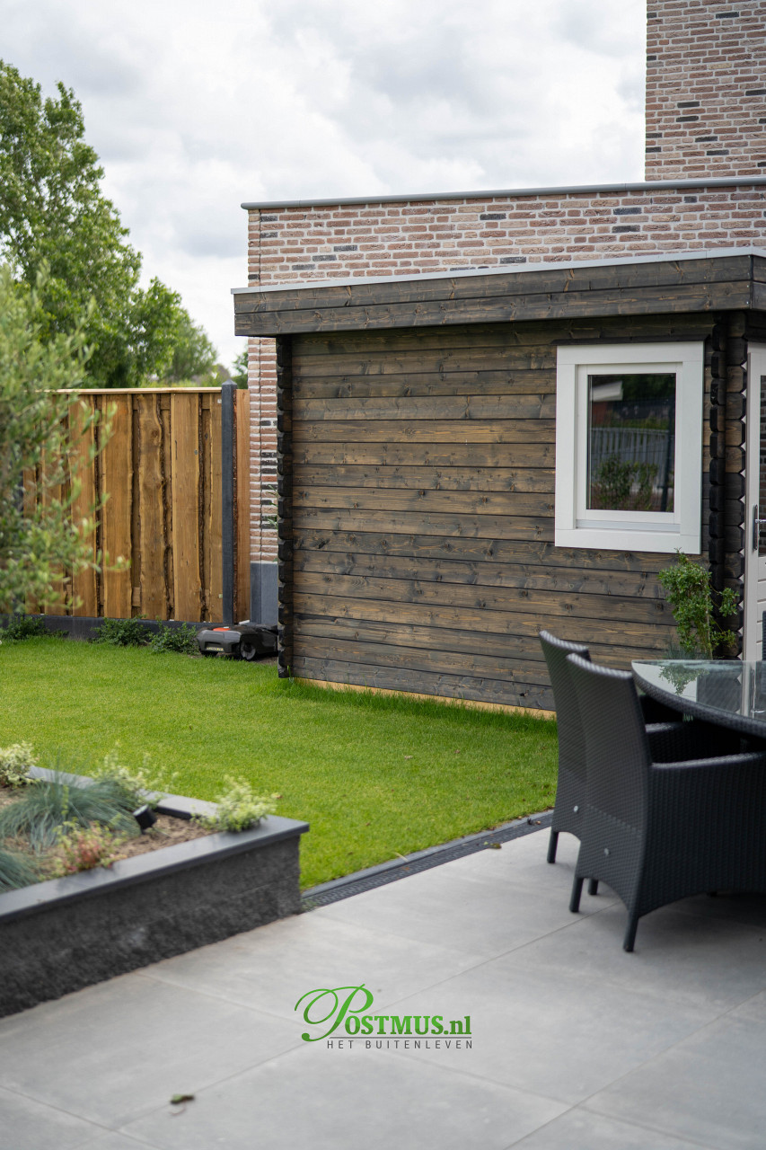 Fijn tuinhuis met plat dak