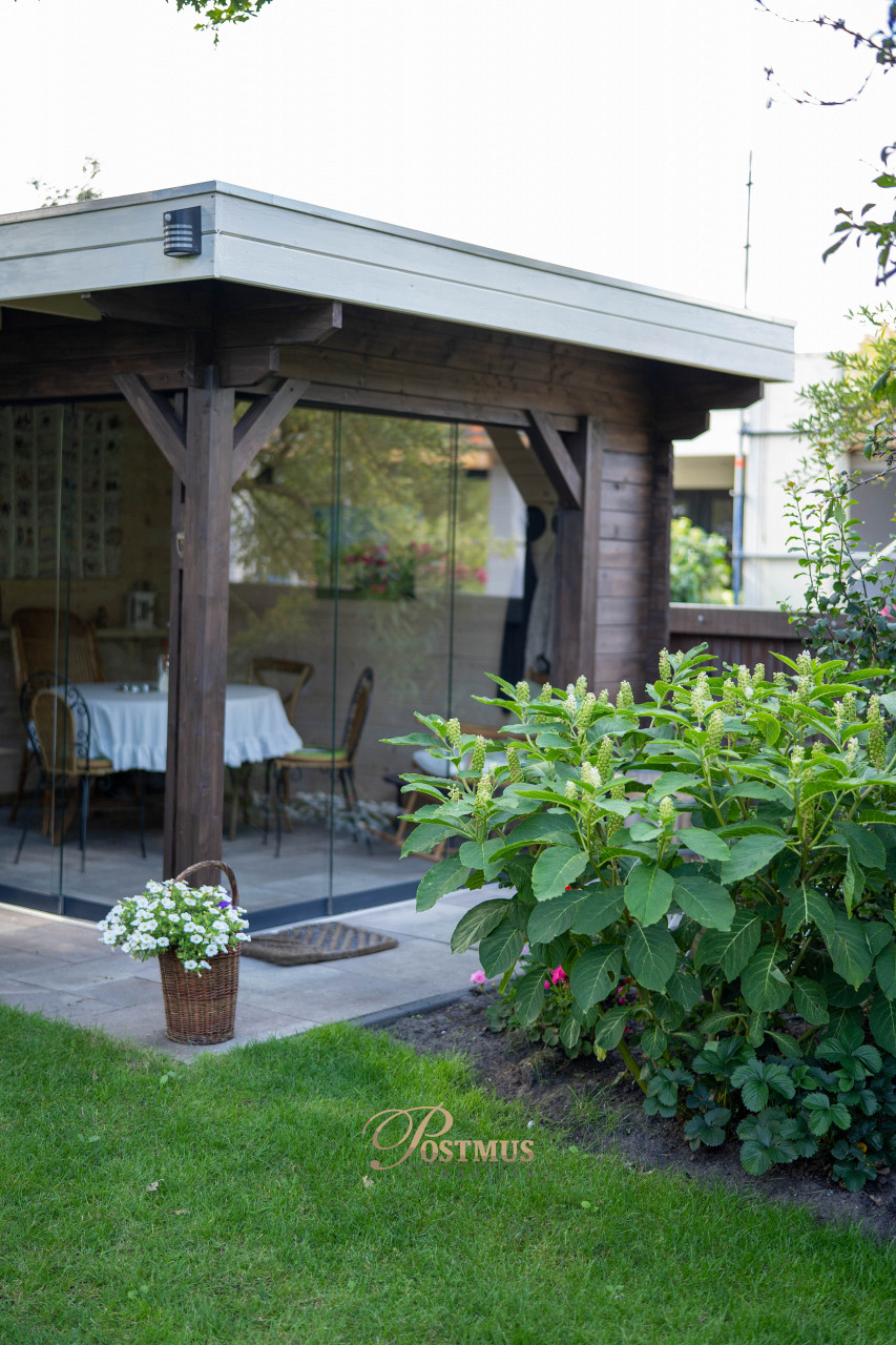 Veranda met glazen wanden